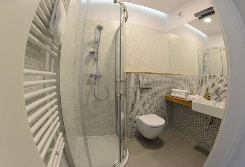 اتاق اکونومی, Faros Gdansk Airport