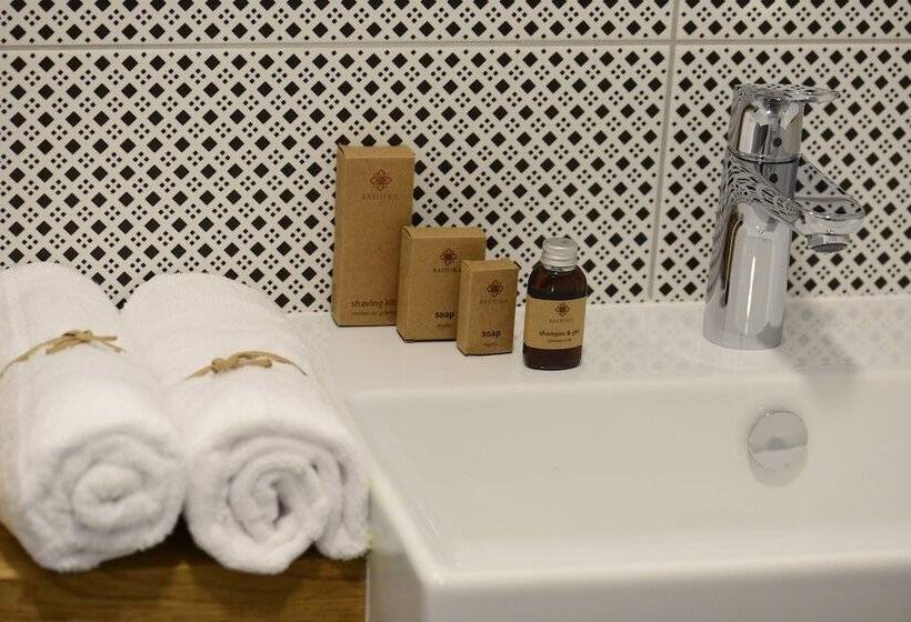 اتاق اکونومی, Faros Gdansk Airport