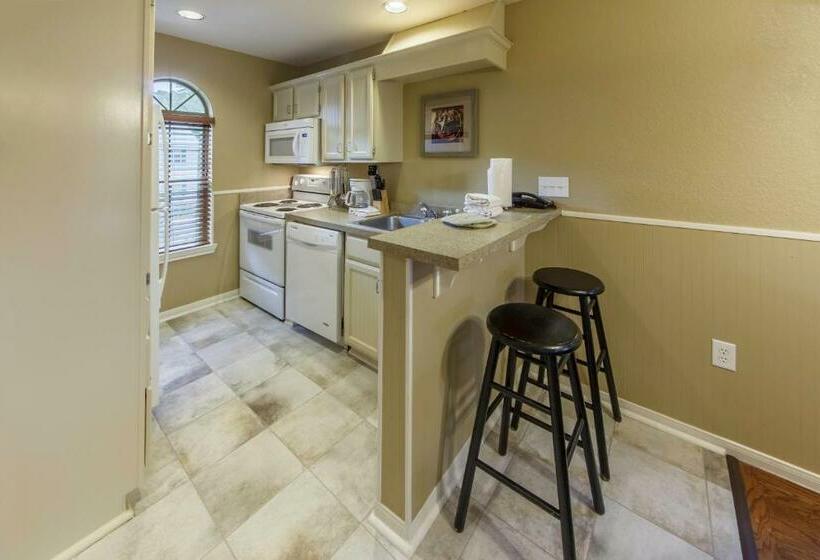 Вилла 2 Спальни, Holiday Inn Club Vacations Piney Shores Resort At Lake Conroe