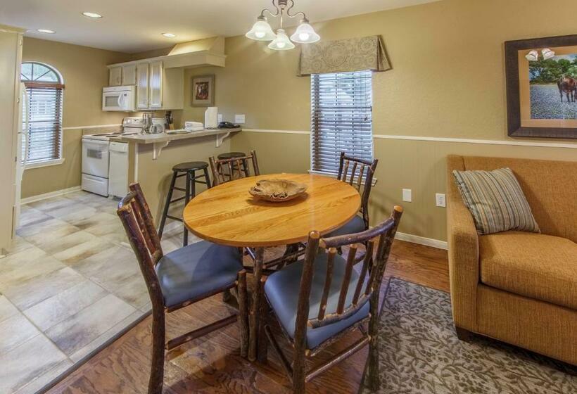 Вилла 2 Спальни, Holiday Inn Club Vacations Piney Shores Resort At Lake Conroe