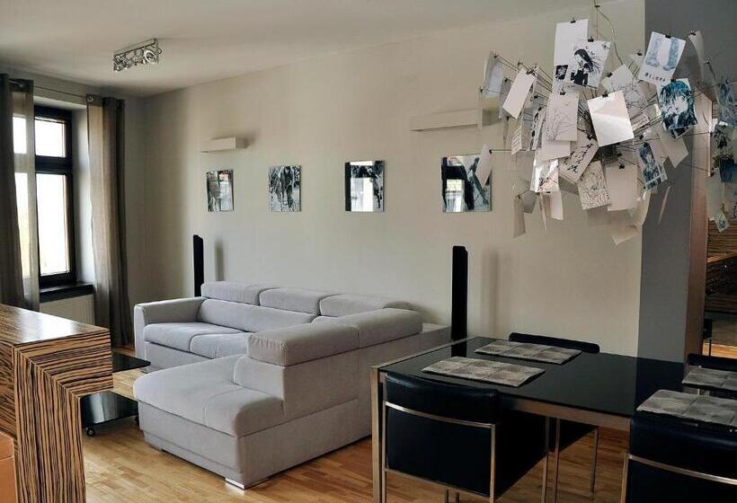 آپارتمان لوکس 2 خوابه, Sleepwalker Boutique Suites