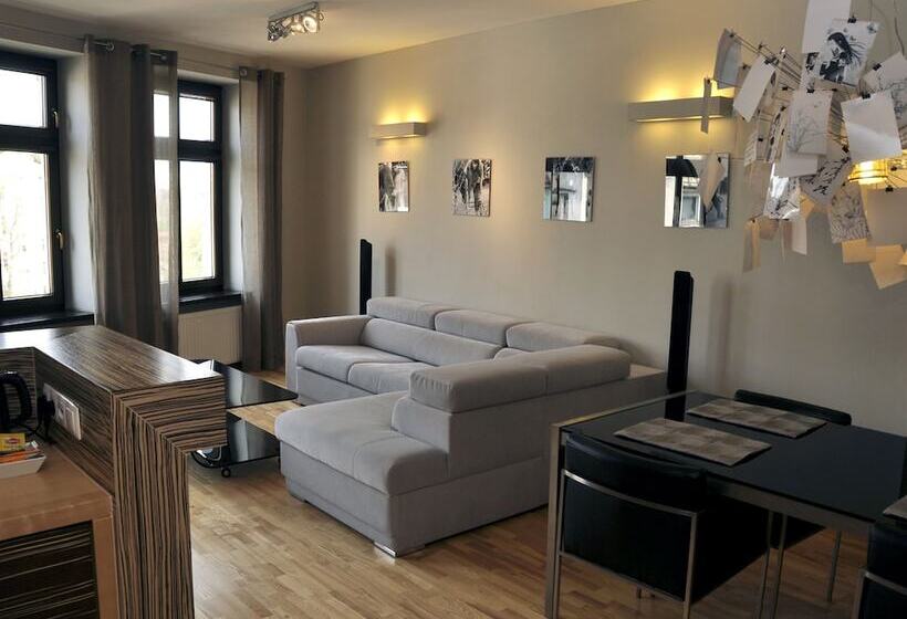 آپارتمان لوکس 2 خوابه, Sleepwalker Boutique Suites