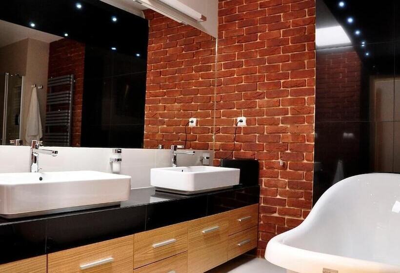 1 Bedroom Penthouse Apartment, Sleepwalker Boutique Suites