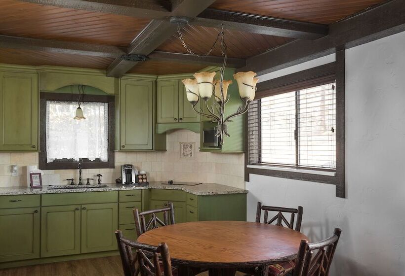 Хижина, The Landing At Estes Park