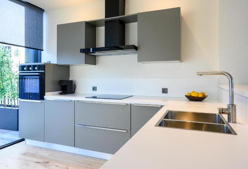 1 Bedroom Penthouse Apartment, 12, Luxe Designer Oase   Historisch Centrum   Uitzicht