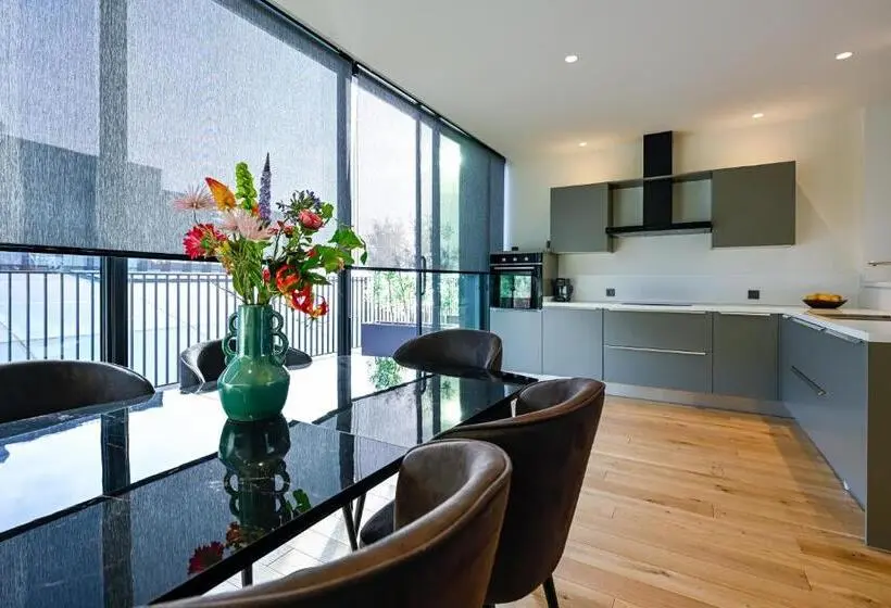 1 Bedroom Penthouse Apartment, 12, Luxe Designer Oase   Historisch Centrum   Uitzicht