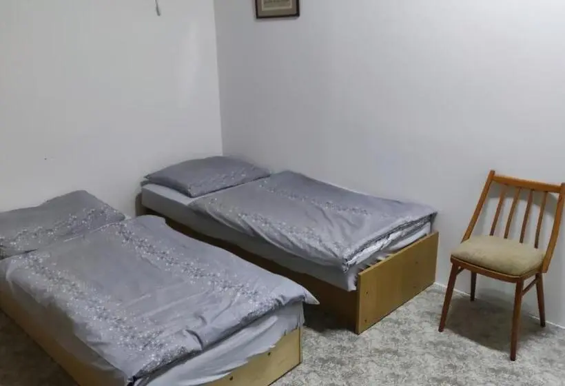 Standard Neljän Hengen Huone, Nároďák Jaroměř ,ubytování