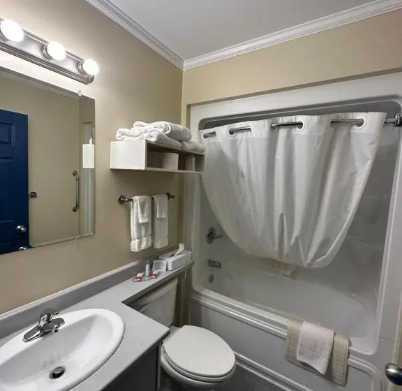 スタンダードルーム, Travellers Inn Fredericton Nb