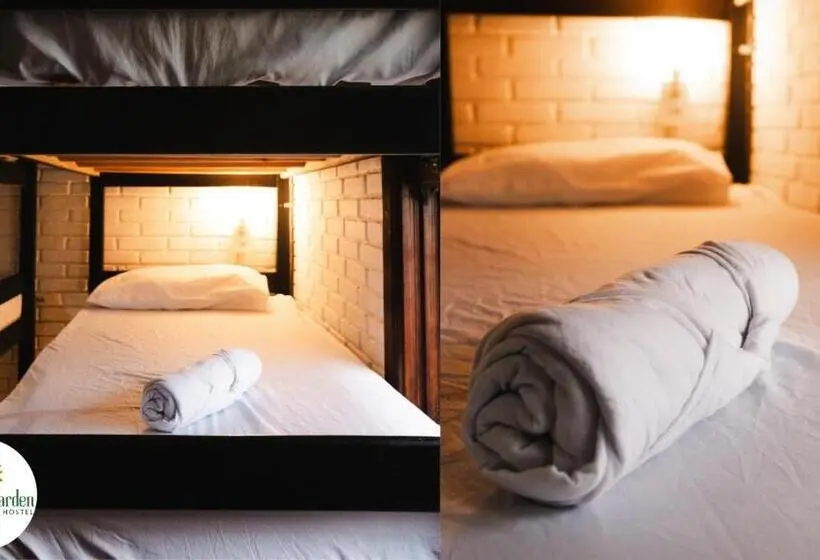 ルームシェアのワンベッド, Golden Garden Hostel