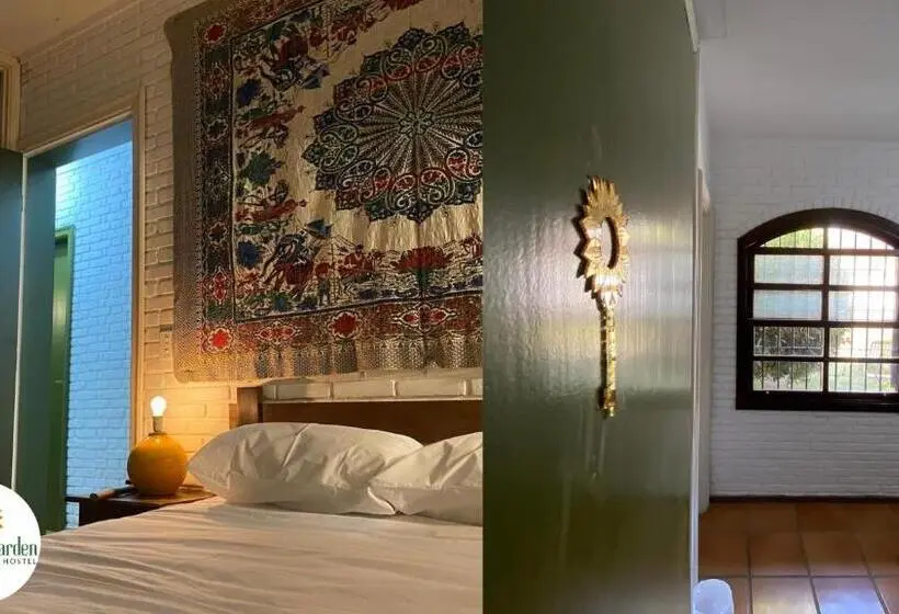 ガーデンビュースイート, Golden Garden Hostel