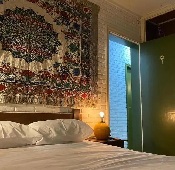 ガーデンビュースイート, Golden Garden Hostel