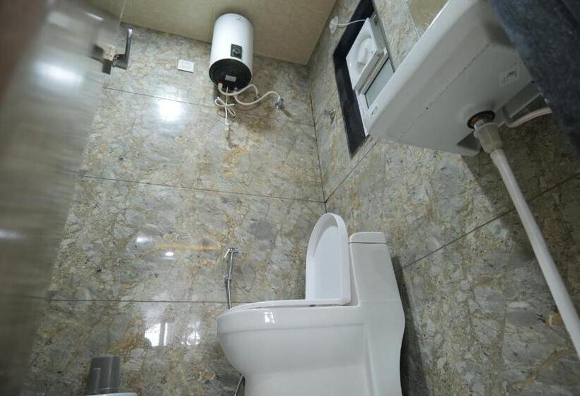 Quarto Deluxe, Adhiraj Inn