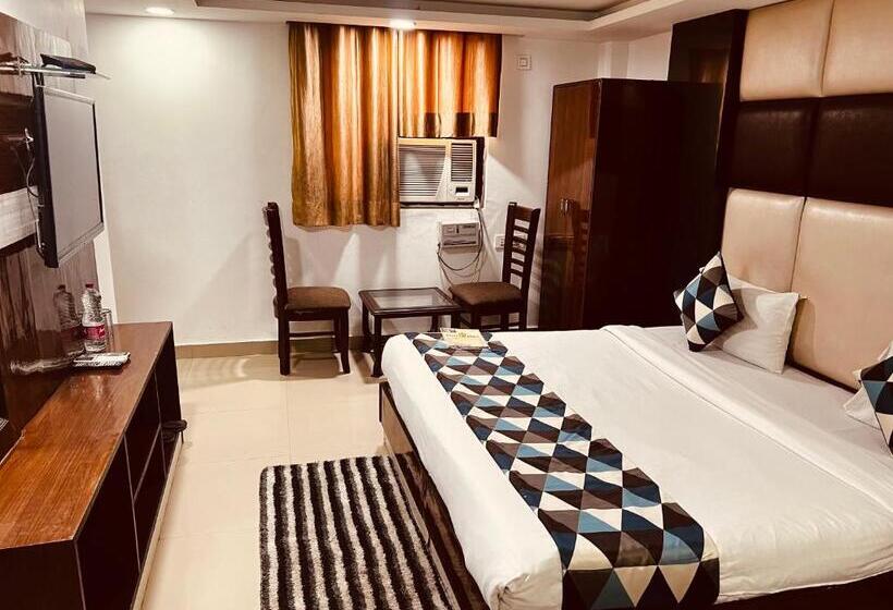 اتاق سوپریور با تخت بزرگ, Ambience Stay   At  Igi Delhi Airport