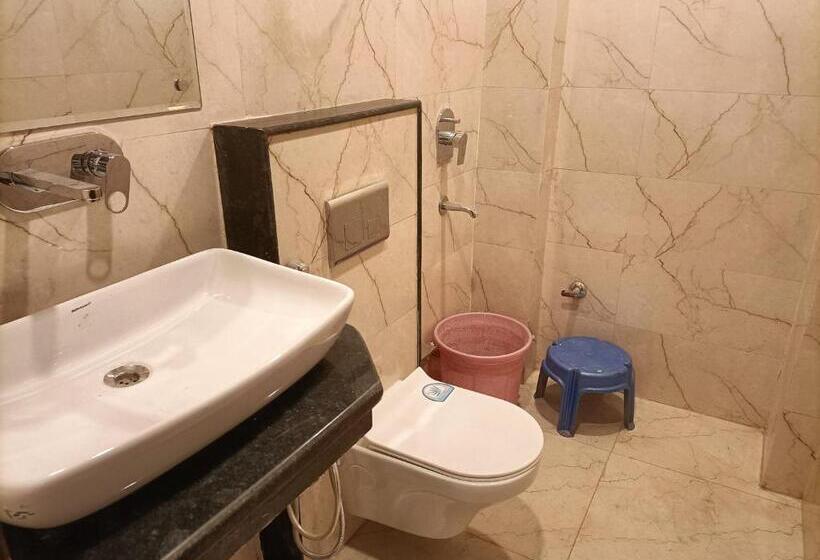 اتاق استاندارد چهار تخته, Ambience Stay   At  Igi Delhi Airport