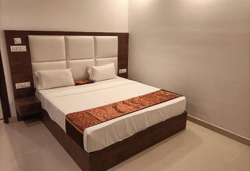 اتاق استاندارد چهار تخته, Ambience Stay   At  Igi Delhi Airport