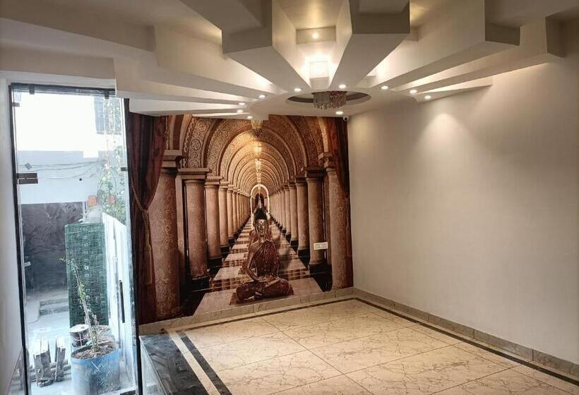 اتاق استاندارد چهار تخته, Ambience Stay   At  Igi Delhi Airport