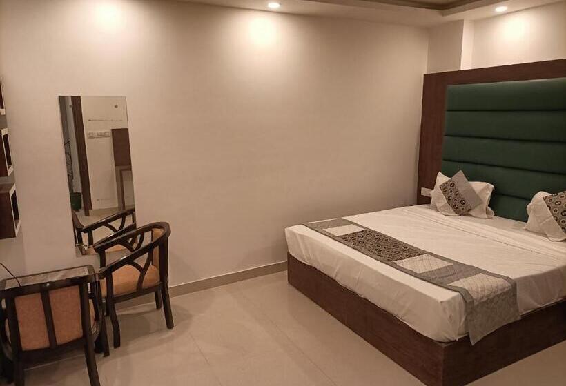 اتاق استاندارد چهار تخته, Ambience Stay   At  Igi Delhi Airport