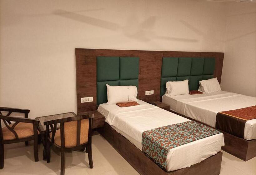 اتاق استاندارد چهار تخته, Ambience Stay   At  Igi Delhi Airport