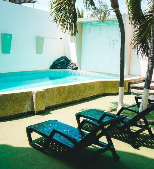 غرفة قياسية رباعية, Manta Beach Madrigal