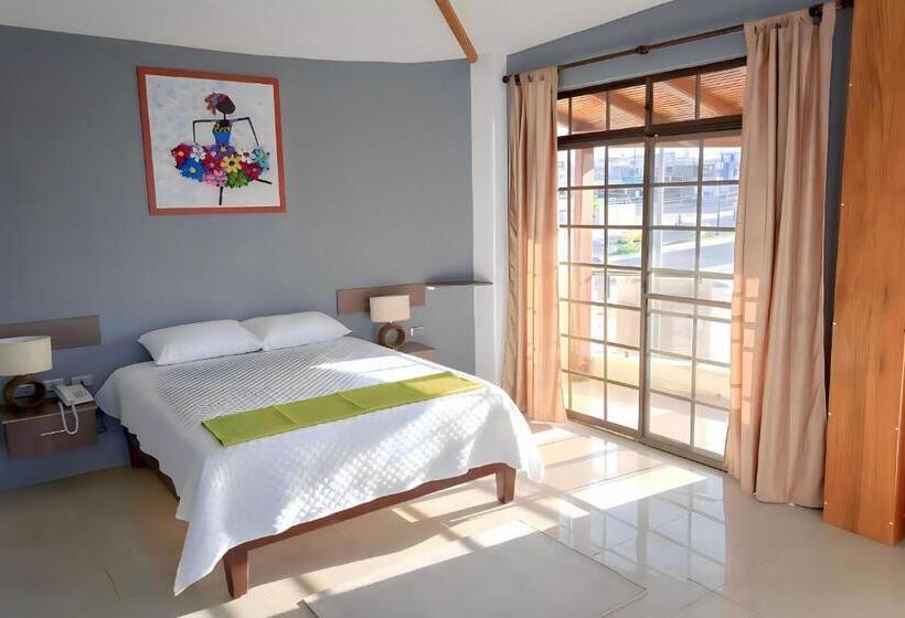 جناح مزوَّد بشرفة, Manta Beach Madrigal