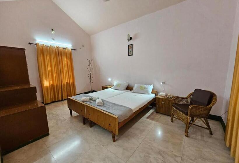 Президентский Люкс, Kuttralam Resorts