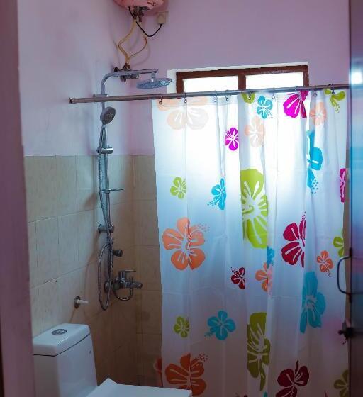 이그제큐티브 스위트, Kuttralam Resorts