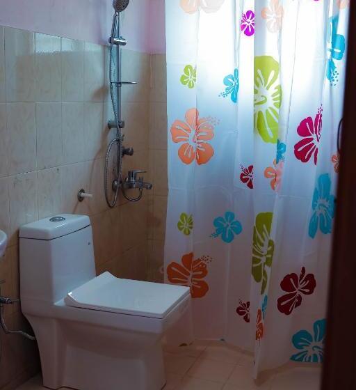 디럭스 패밀리 룸, Kuttralam Resorts