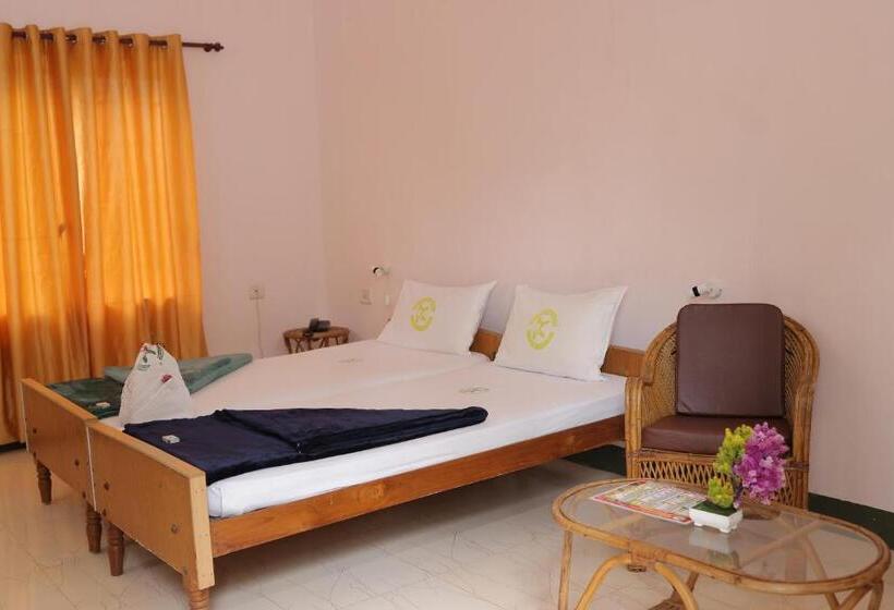 חדר משפחתי דלוקס, Kuttralam Resorts