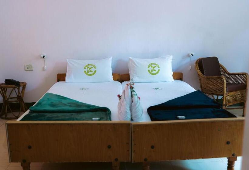 디럭스 룸, Kuttralam Resorts