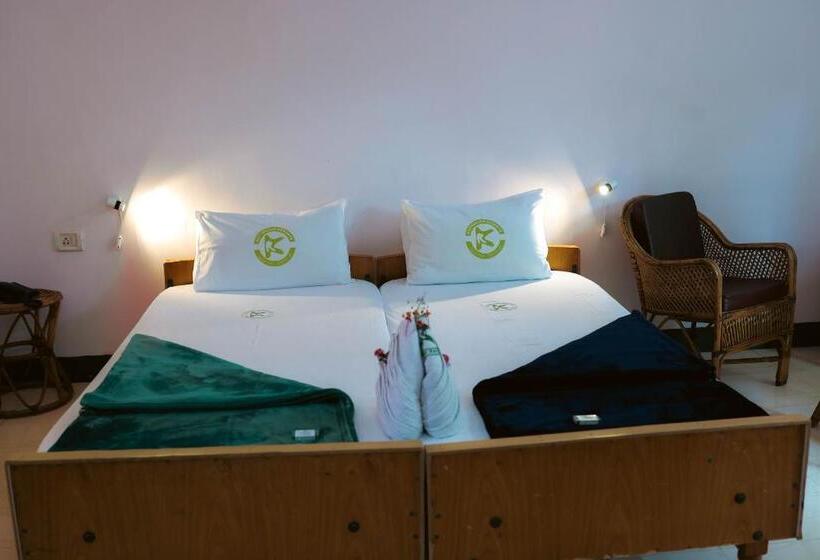 디럭스 룸, Kuttralam Resorts