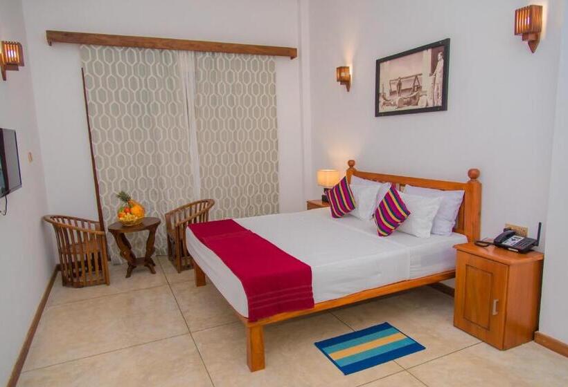 חדר דלוקס עם מרפסת נוף לים, Mahi Beach Hotel & Restaurant