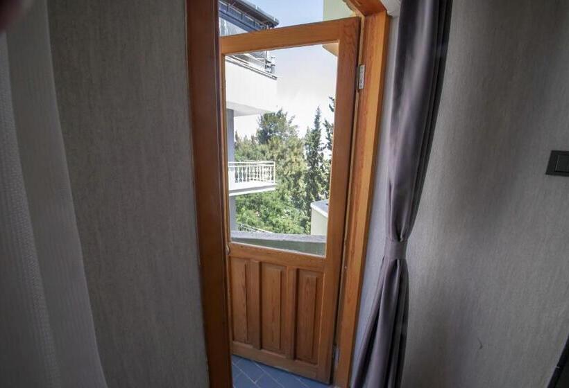 اتاق سوپریور سه تخته, Mekan Villa Otel