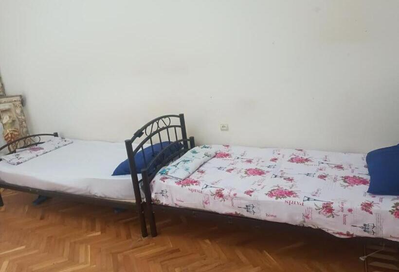 Seng i Delt Værelse, Mini Budget Baku Hostel