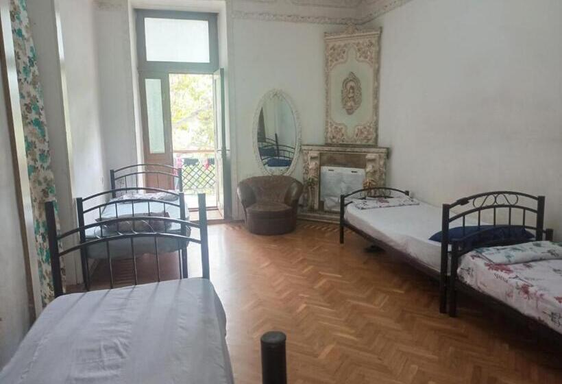 Seng i Delt Værelse, Mini Budget Baku Hostel