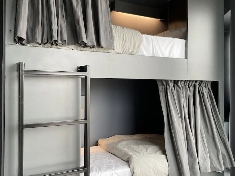 اتاق استاندارد چهارنفره با سرویس بهداشتی مشترک, Mons Hostel