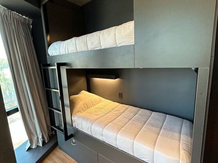 اتاق استاندارد چهارنفره با سرویس بهداشتی مشترک, Mons Hostel