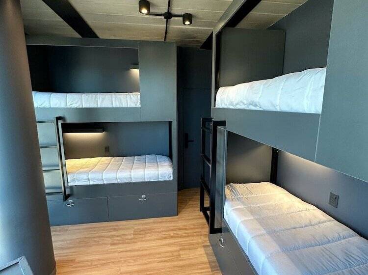 اتاق استاندارد چهارنفره با سرویس بهداشتی مشترک, Mons Hostel