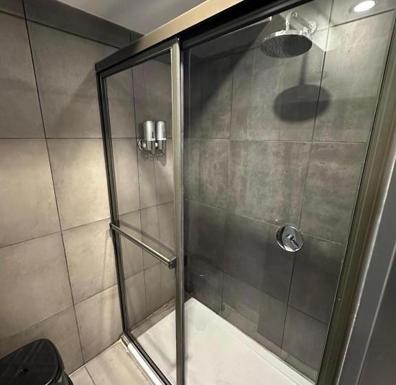 تختخواب در اتاق مشترک, Mons Hostel