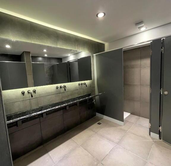 تختخواب در اتاق مشترک, Mons Hostel