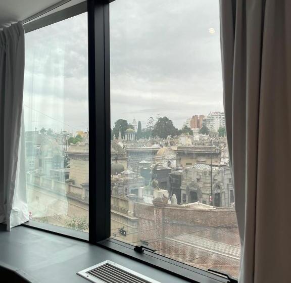 تختخواب در اتاق مشترک, Mons Hostel