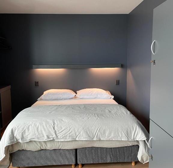 Standard room with outdoor bath, Mons Hostel