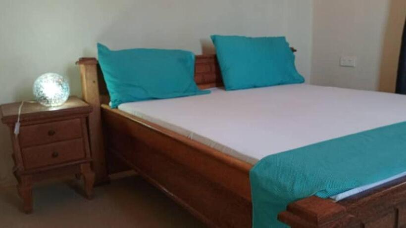 חדר סטנדרט, Veronica House