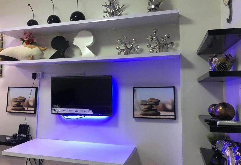 استودیو استاندارد با بالکن, Babaj Staycation At Trees Residence Tower 10