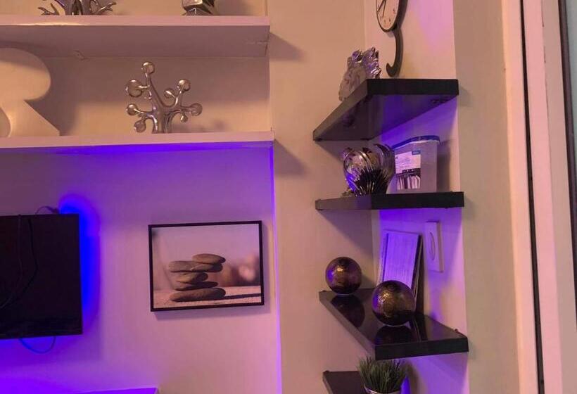 استودیو استاندارد با بالکن, Babaj Staycation At Trees Residence Tower 10