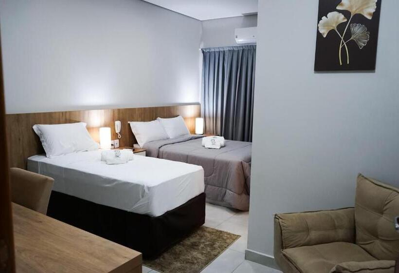 Üç Kişilik Standart Oda, Lafayette