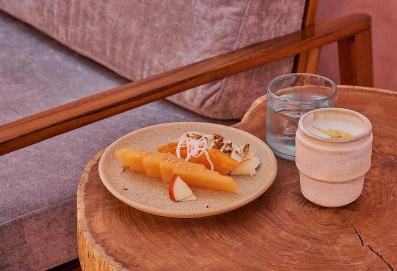 디럭스 룸, Materia