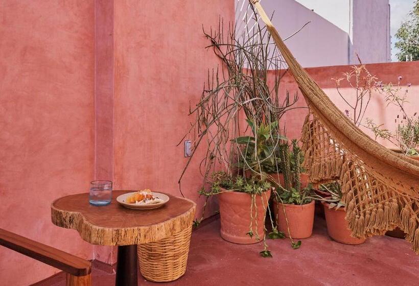 디럭스 룸, Materia