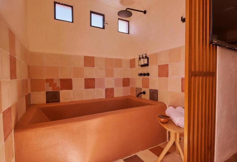 디럭스 룸, Materia