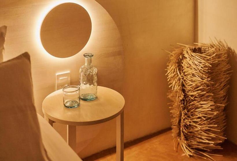 디럭스 룸, Materia