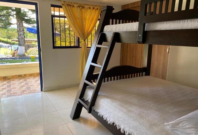 スタンダードトリプルルーム, Villa Bernal